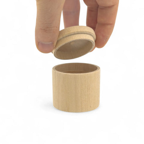 Avatud 50 x 47 mm ümar treitud puidust ehtekarp kaanega