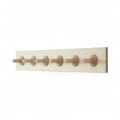 Puidust nagidega riidepuu meisterdamisdetailid Baltic Woodcraftsilt