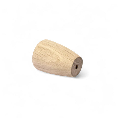 lähikaader  32 mm kooniline oak puidust mööblinupp showing wood grain