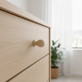 33 mm ümar oak puidust mööblinupp installed on cabinet door