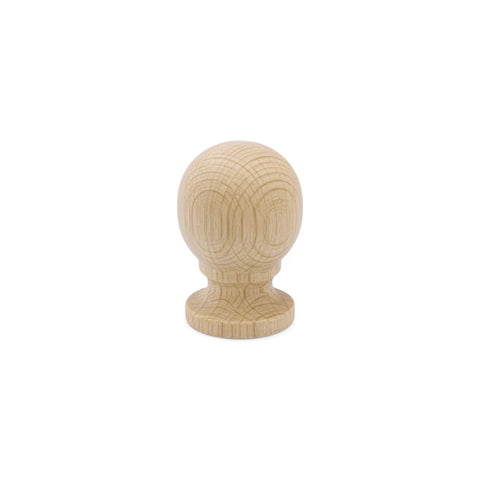 lähikaader  33 mm ash puidust mööblinupp showing wood grain