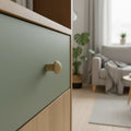 29 mm Seenekujuline oak puidust mööblinupp installed on cabinet door