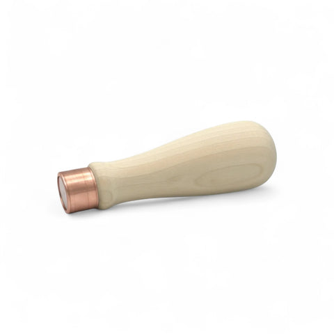 lähikaader  puidust tool handle showing wood grain