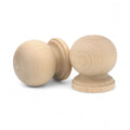 lähikaader  42 mm puidust mööblinupp showing wood grain