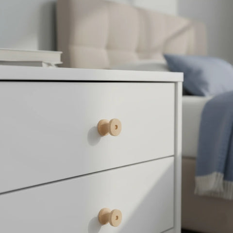 21 mm treitud puidust mööblinupp installed on cabinet drawer