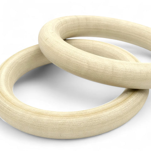 lähikaader  60 mm puidust käsitöö toss rõngad showing wood grain