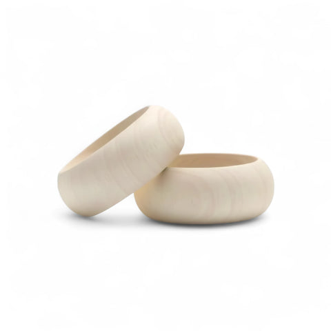 lähikaader  36 mm birch puidust salvrätik rõngad showing wood grain